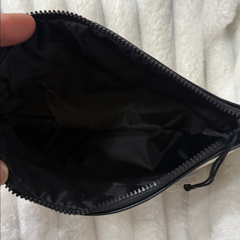 Yves Saint Laurent Black and Cream Cosmetic Bag - Picture 8 of 9